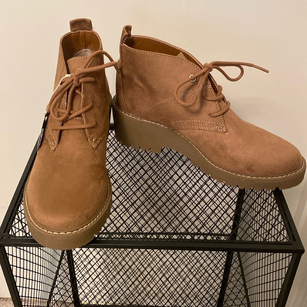 White Mountain Womens Daniella Tan Faux Suede Platform Chukka Boots Shoes NWOT